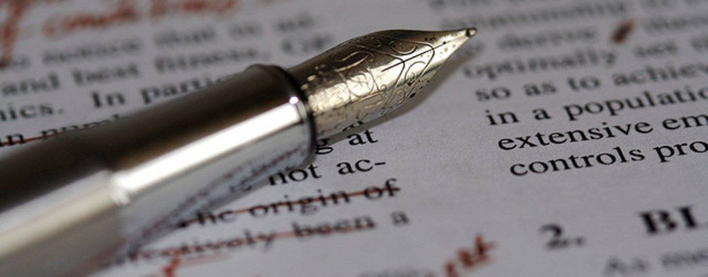 Correttore di bozze: alla ricerca di virgole mancanti e doppi spazi!