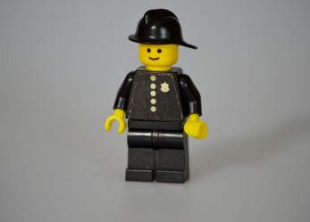 Poliziotto: tutela dei cittadini e dello Stato