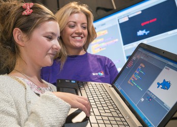 Borse di studio per giovani giornalisti digitali, sviluppatori e web designer