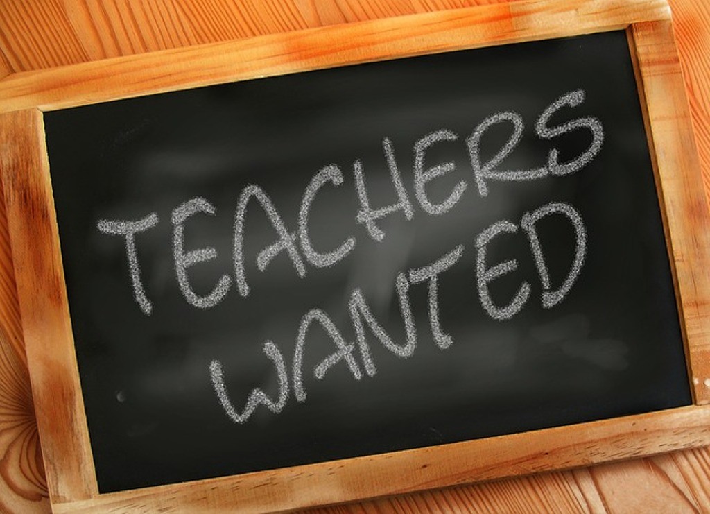 lavagna con scritta teachers wanted. Come si diventa docente di scuola secondaria