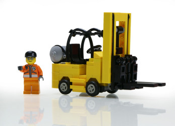 Corso gratuito per addetto al magazzino con guida del carrello elevatore