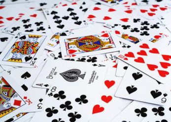 Giocare a bridge (anche) per migliorare il voto in matematica