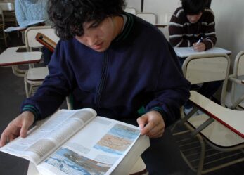 Un manifesto sul ritorno a scuola: disegnalo tu