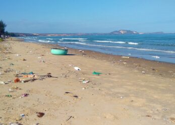 Cambiamo rotta alla plastica che finisce in mare fiumi e laghi