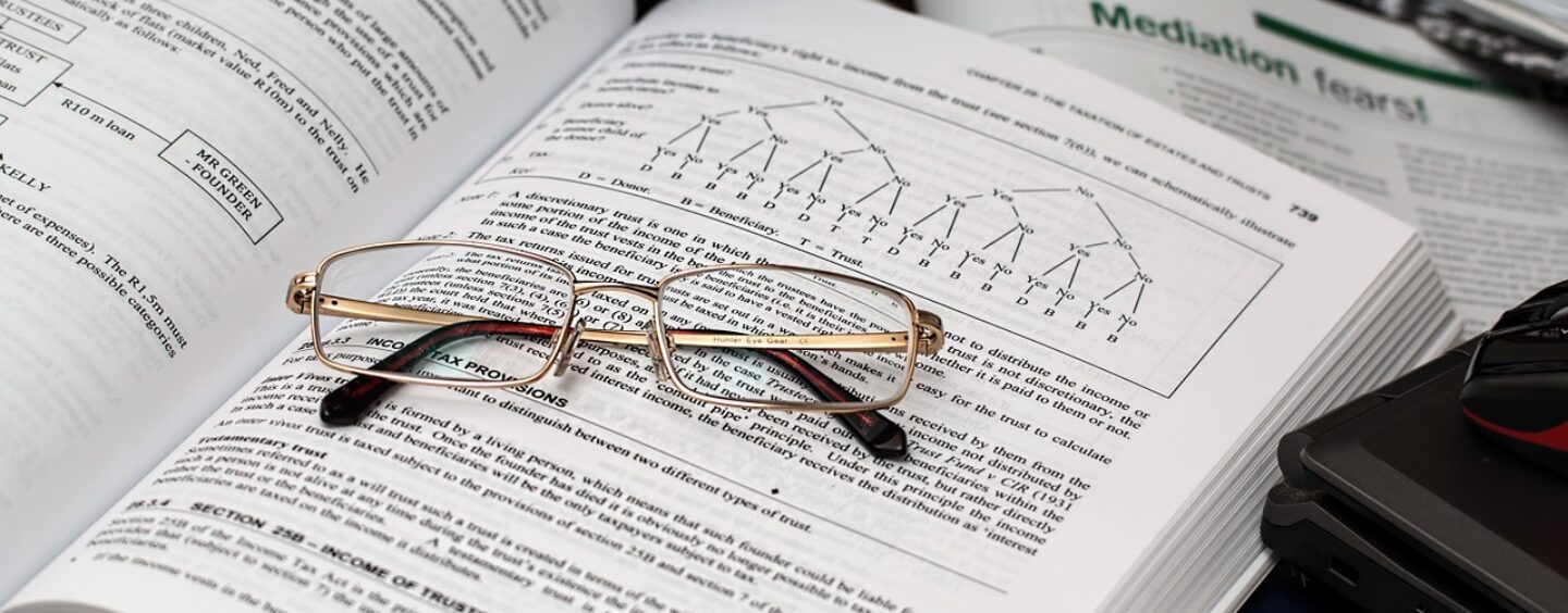 Un premio per la tua tesi in economia politica e politica economica