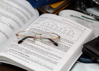 Un premio per la tua tesi in economia politica e politica economica