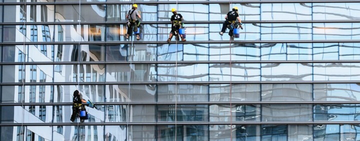 Corso gratuito per addetto ai servizi di pulizie industriali e in quota