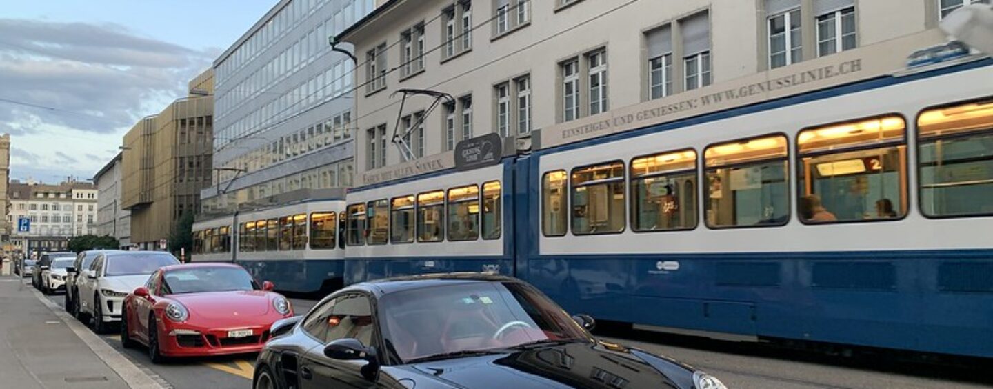 Tirocinio in pubbliche relazioni alla Porsche Schweiz