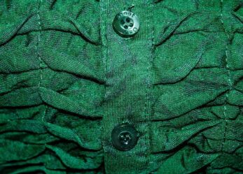 Sales assistant in negozio di abbigliamento