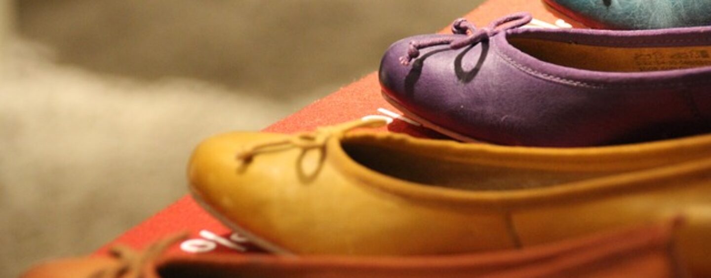 Addetti alle vendite e allievi store manager per negozi di scarpe