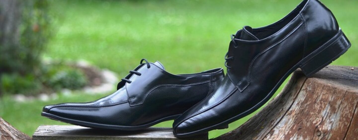 Addetti alle vendite per un negozio di scarpe