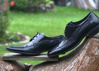 Addetti alle vendite per un negozio di scarpe