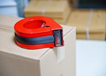 Impiegato commerciale nel settore spedizioni