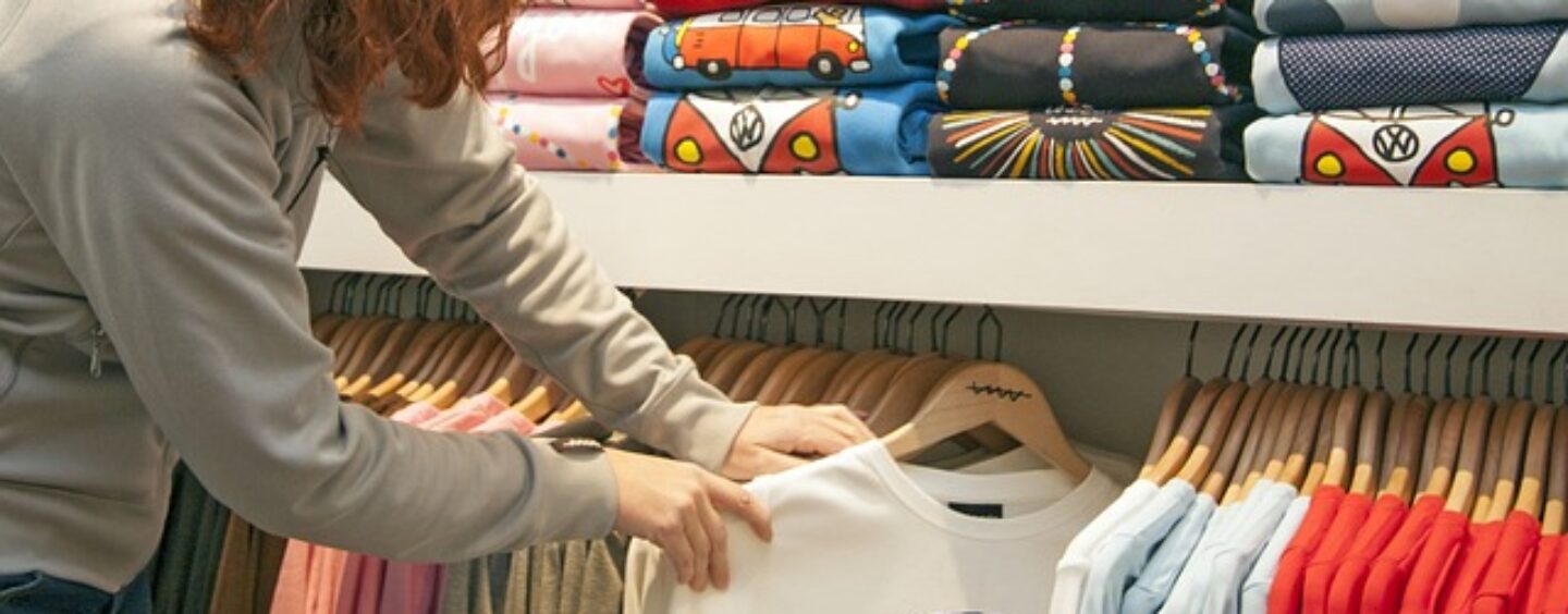 Magazzinieri e assistenti alle vendite per GDO abbigliamento