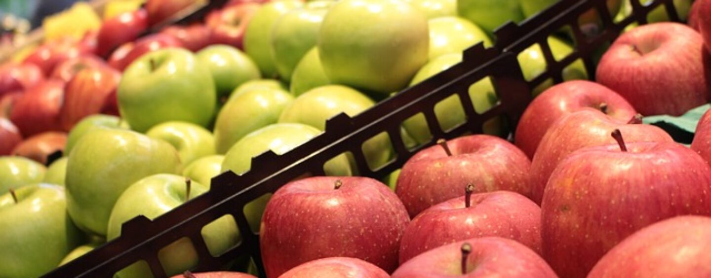 Addetti alle vendite in supermercato a Brescia