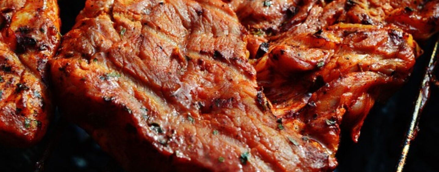 Addetti cucina e camerieri in catena di ristorazione