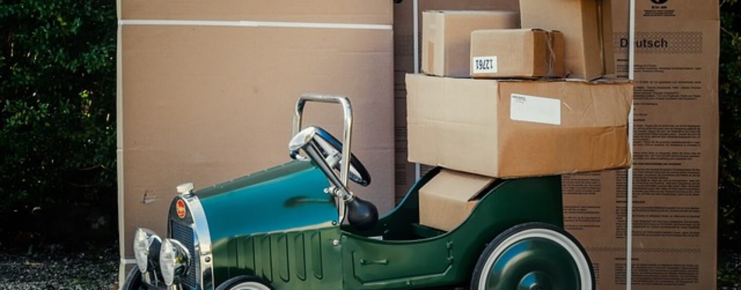 Un impiegato per il settore spedizioni