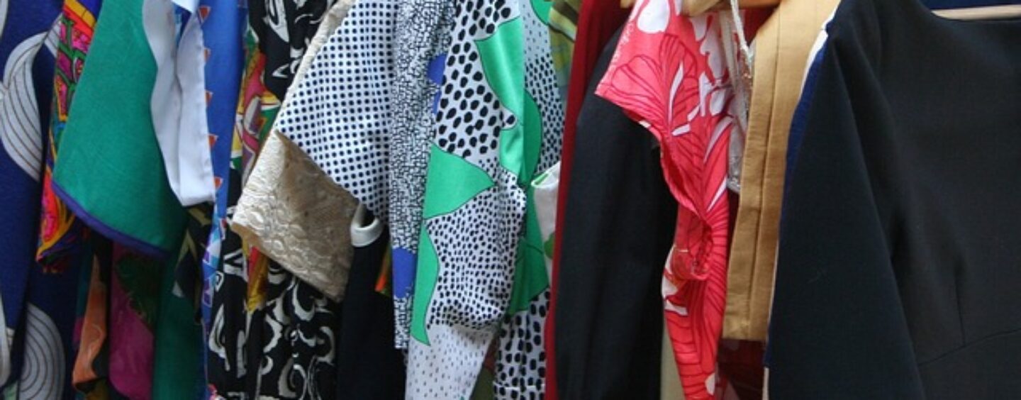 Addetti alle vendite e magazzinieri per negozio di abbigliamento