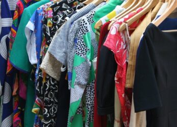 Addetti alle vendite e magazzinieri per negozio di abbigliamento