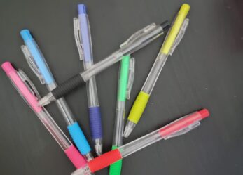 Un cassiere per una cartoleria