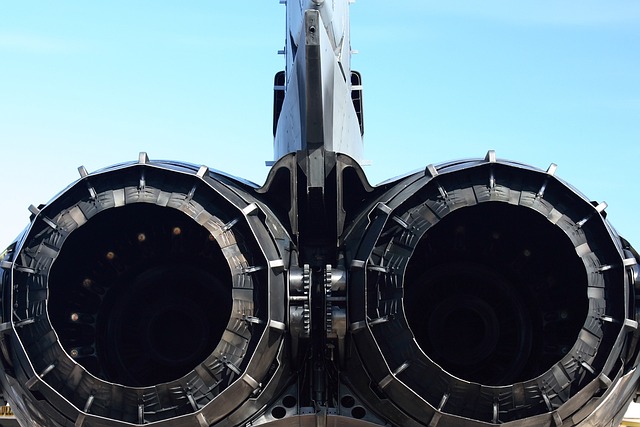 Dettaglio di aereo militare. Come accedere alle carriere nell'Aeronautica militare