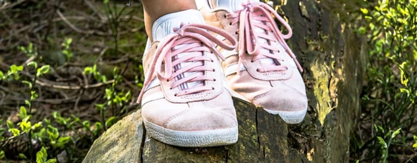 Assistente commerciale in negozio di abbigliamento sportivo