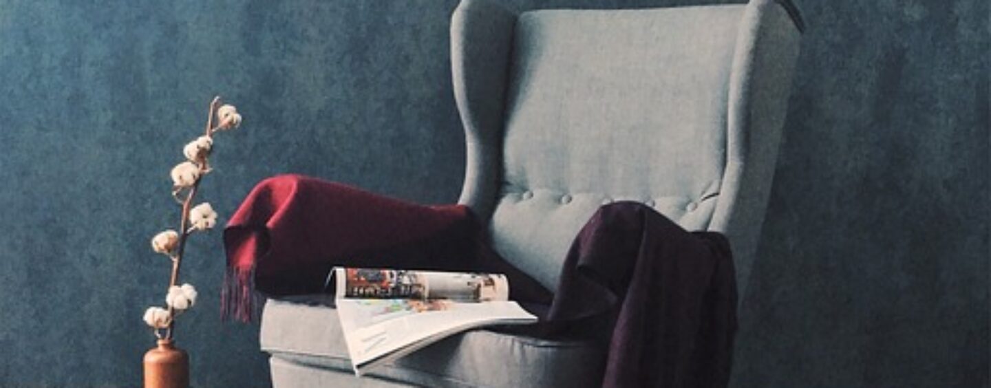 Vari profili per una catena di mobili