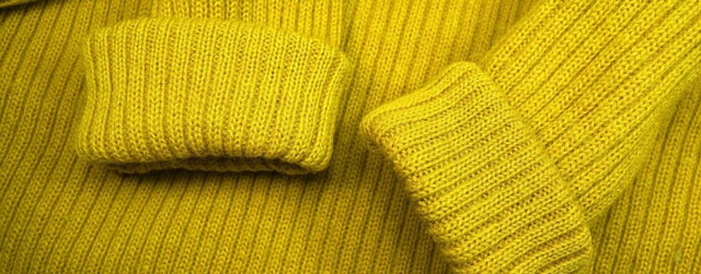 Un addetto alle vendite con contratto a chiamata nel settore abbigliamento