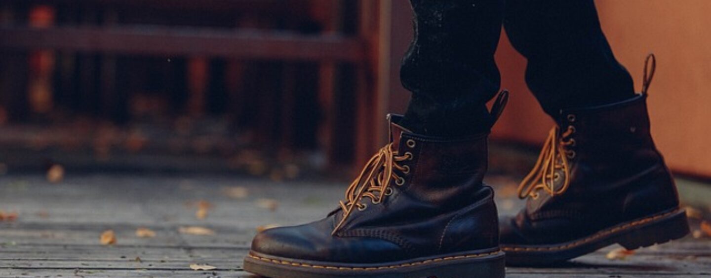 Due profili per negozio di abbigliamento e scarpe