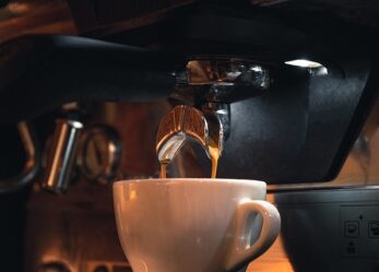 Due profili per azienda di elettrodomestici e casalinghi